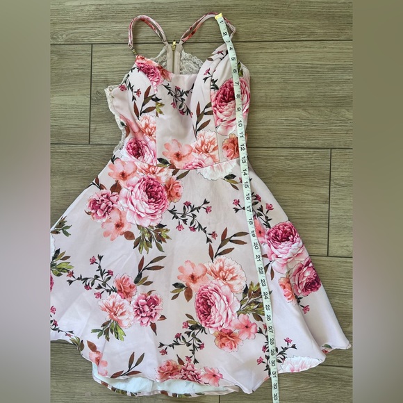 Like New Spaghetti Strap Lace-Bra-Back Floral Fit-and-Flare Dress - Picture 5 of 8